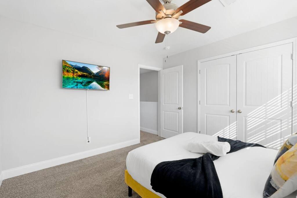 Make Lemonade In Luxury W King Bed And Free Parking Plus 40 Minutes To Nashville Clarksville Buitenkant foto