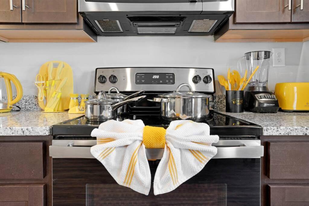 Make Lemonade In Luxury W King Bed And Free Parking Plus 40 Minutes To Nashville Clarksville Buitenkant foto