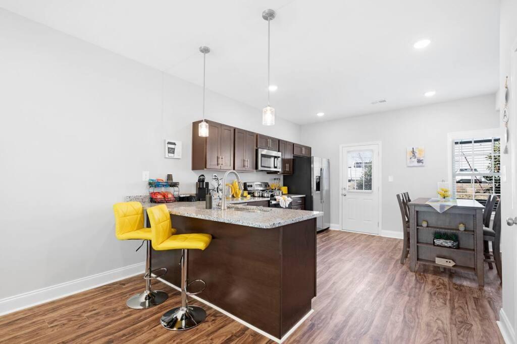 Make Lemonade In Luxury W King Bed And Free Parking Plus 40 Minutes To Nashville Clarksville Buitenkant foto
